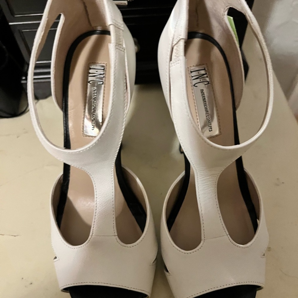 Used Black & White, size 7 zipper heel closing, Ankle height peep toe high heel.